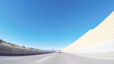 POV görünümü. Batı kışın 470 otoyolda sürüş.