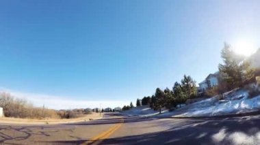 Midwest lüks banliyö mahallede aracılığıyla sürüş.