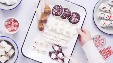 Topppings çeşitli sıcak çikolata İstasyonu.