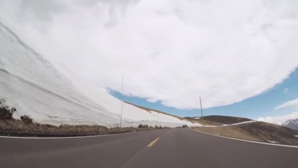 科罗拉多州 2018年5月27日 在洛基山国家公园的铺面公路上行驶 — 图库视频影像