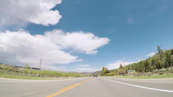 Denver Colorado Abd Mayıs 2018 Göl Granby Yakınındaki Dağ Otoyolda — Stok video