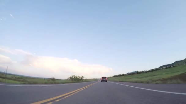 Conducir Por Carretera Pavimentada Zona Boulder — Vídeos de Stock