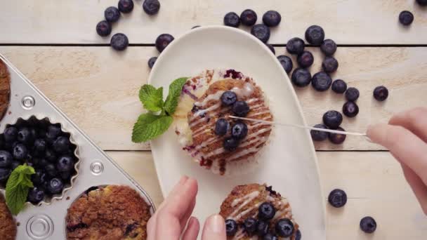 Organik Malzemelerle Hazırlanan Yapımı Blueberry Muffins — Stok video