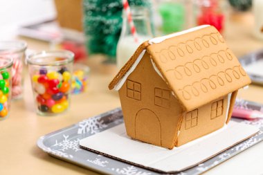 Gösterişli evler çocuklar el sanatları yılbaşı partisinde, yakın çekim.