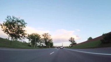 Boulder, Colorado, ABD-27 Mayıs 2018 - Sunset, Boulder 'dan 36. karayolunda güneye doğru sürüş.