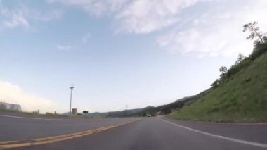 Boulder, Colorado, ABD-Mayıs 27, 2018 - zaman atlamalı. Boulder alan de döşeli yol sürüş.