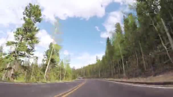 科罗拉多州 2018年5月27日 在落基山国家公园的铺面公路上行驶 — 图库视频影像