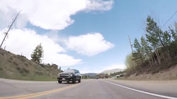 Denver Colorado Mayo 2018 Conducir Carretera Montaña Cerca Del Lago — Vídeos de Stock