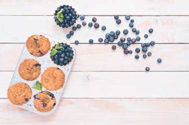 Düz yatıyordu. Organik malzemelerle hazırlanan ev yapımı blueberry muffins.