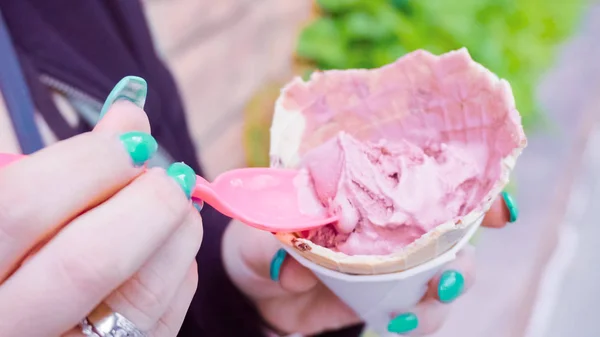 파란색 Moman 아이스크림 — 스톡 사진