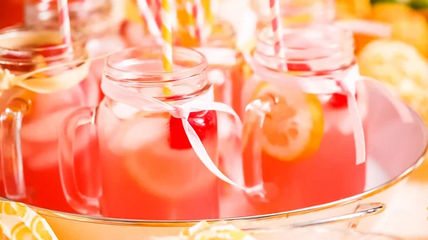 Himbeer Limonade Garniert Mit Frischer Zitrone Und Himbeeren Einmachgläsern — Stockfoto