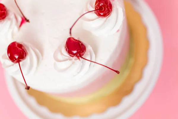Tort Urodzinowy Spumoni Różowym Tle — Zdjęcie stockowe