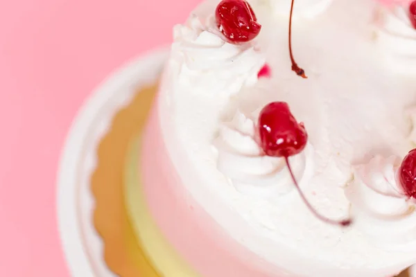 Tarta Cumpleaños Spumoni Sobre Fondo Rosa — Foto de Stock