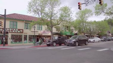 Estes Park, Colorado, ABD-27 Mayıs, 2018-Pov-Main street Amerika'nın tipik küçük dağ Town.