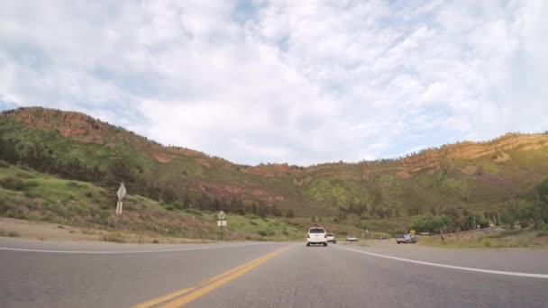 美国科罗拉多州埃斯特斯公园 2018年5月27日 晚上在埃斯特斯公园和博尔德之间的山路驾驶 — 图库视频影像