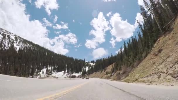夏に山高速道路 ベルソー峠走行 2018 デンバー コロラド州 — ストック動画