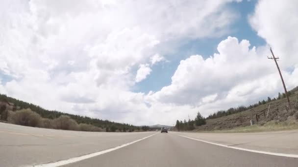 Denver Colorado Mayo 2018 Conducir Carretera Montaña Cerca Del Lago — Vídeos de Stock