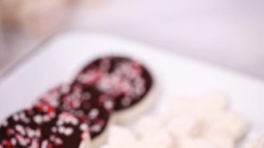 Görünümü kapatın. Hatmi Topingler nane ve çikolata sıcak çikolata ve kakao içmeye ile çeşitli.