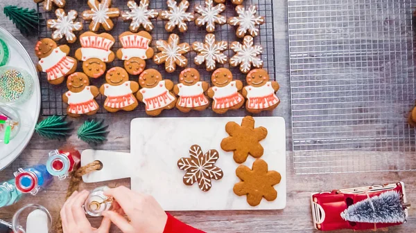 Passo Passo Deitado Decoração Biscoitos Gengibre Com Cereja Real — Fotografia de Stock