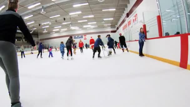 Denver Colorado Usa Desember 2018 Ice Skating Dengan Santa Arena — Stok Video