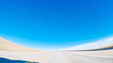 Banliyö mahalle kırsal alanda sürüş.