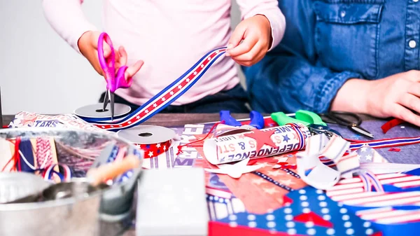 Step Step Mother Daughter Making Paper Firecrackers July 4Th Celebration — Stock Photo, Image