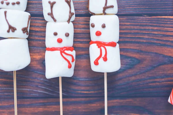 https://st4.depositphotos.com/1118354/23468/i/450/depositphotos_234687662-stock-photo-close-view-marshmallow-snowmen-reindeer.jpg
