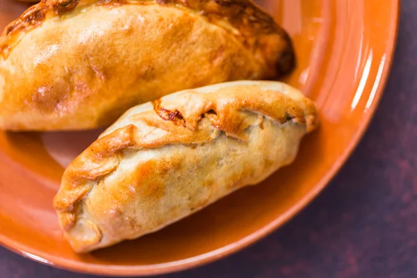 Empanadas Grandes Caseiras Com Diferentes Funcionários — Fotografia de Stock