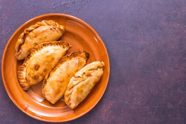 Piso Lay Homemade Grandes Empanadas Con Diferentes Plantillas — Foto de Stock