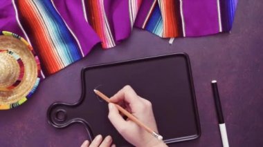 Ev yapımı büyük empanadas ile farklı staffings.