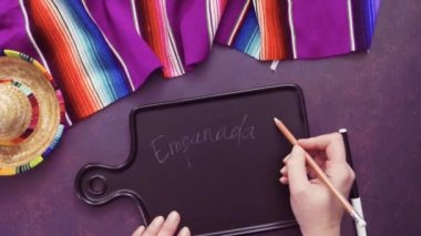 Ev yapımı büyük empanadas ile farklı staffings.