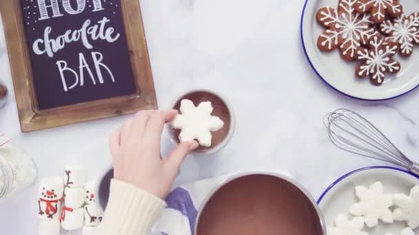 Zaman Atlamalı Amerikan Sıcak Çikolata Kupa Dökme — Stok video
