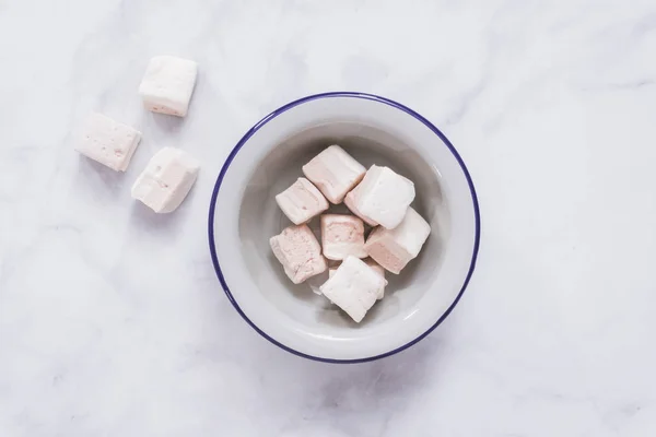 Acostado Cubos Malvavisco Con Sabor Chocolate Para Coberturas Cacao Caliente —  Fotos de Stock