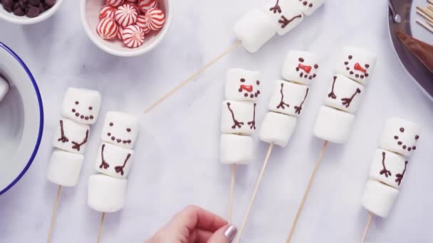 Langkah Demi Langkah Berbaringlah Membuat Marshmallow Manusia Salju Dan Rusa — Stok Video