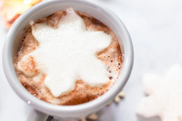 Amerikanische Heiße Schokolade Mit Marshmallow Toppings Schneeflockenform — Stockfoto