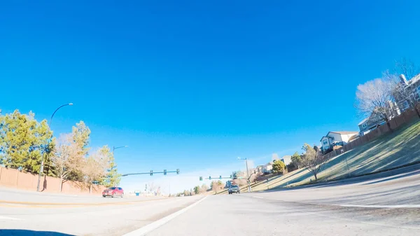 Conducir Través Suburbios Típicos — Foto de Stock