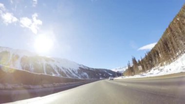 Denver, Colorado, ABD-Aralık 7, 2018 - sürüş Batı Dağları aşarak eyaletler arası otobanda I70.