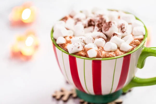 Amerikanische Heiße Schokolade Mit Marshmallow Toppings Großen Weihnachtsbecher — Stockfoto