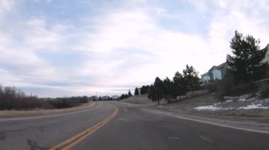 Banliyöde lüks semtte aracılığıyla sürüş