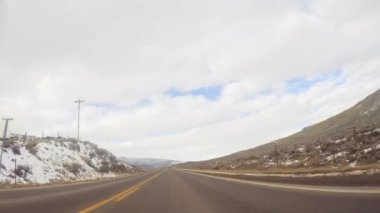 Dağ yolundan batıya, Steamboat Springs 'e gidiyorum.