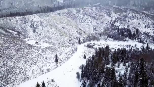 Kırsal Dağ Yolu Kışın Havadan Görünümü — Stok video