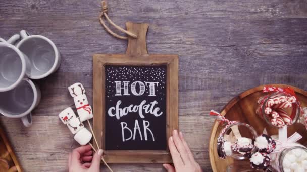 Paso Paso Acostado Escritura Pizarra Tiza Signo Hot Chocolate Bar — Vídeo de stock