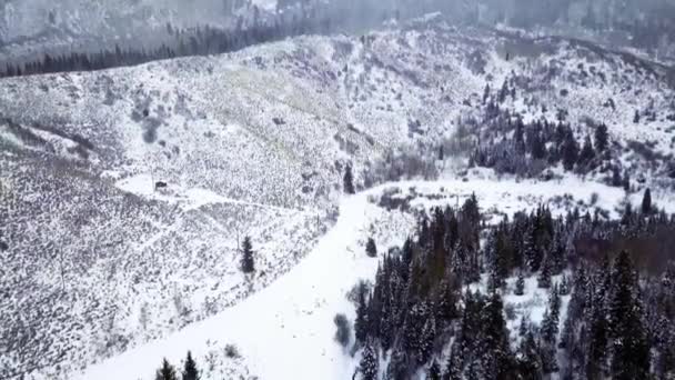 Vista Aérea Del Camino Rural Montaña Invierno — Vídeos de Stock