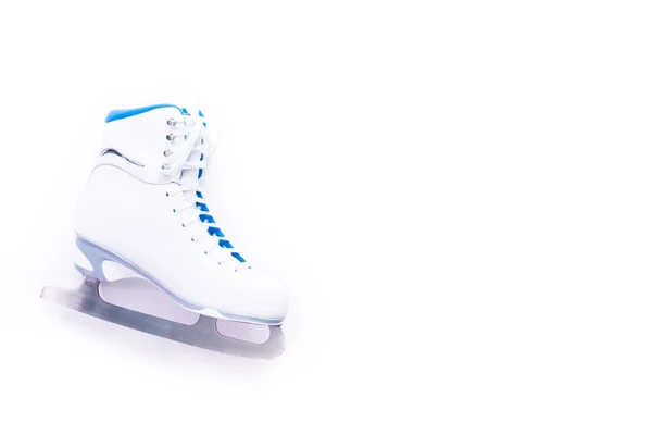 フラットが横たわっていた 白い背景の上の新しい白フィギュア スケート — ストック写真