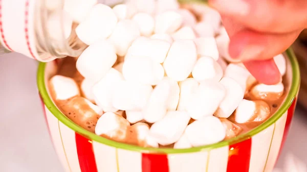 Garnishing American Hot Chocolate Marshmallow Toppings — Stock Photo, Image