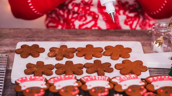 Schritt Für Schritt Lebkuchen Mit Königlichem Zuckerguss Verzieren — Stockfoto