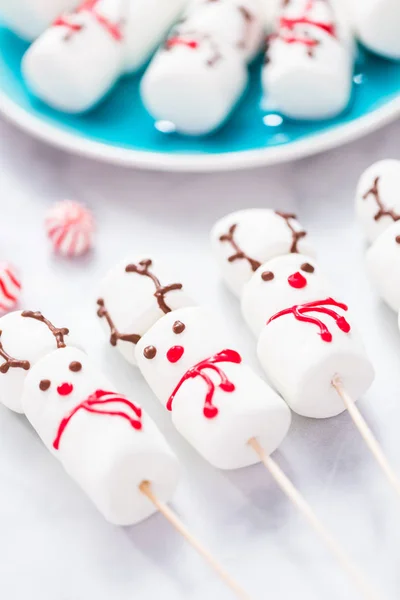 Vue Rapprochée Renne Guimauve Sur Bâtons Pour Boisson Chocolat Chaude — Photo