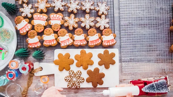 Passo Passo Deitado Decoração Biscoitos Gengibre Com Cereja Real — Fotografia de Stock