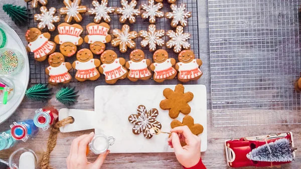 Passo Passo Deitado Decoração Biscoitos Gengibre Com Cereja Real — Fotografia de Stock