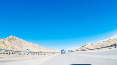 Denver, Colorado, ABD-1 Aralık 2018 Kış 'ta 470 numaralı karayolunda Batı' ya gidiyorum..